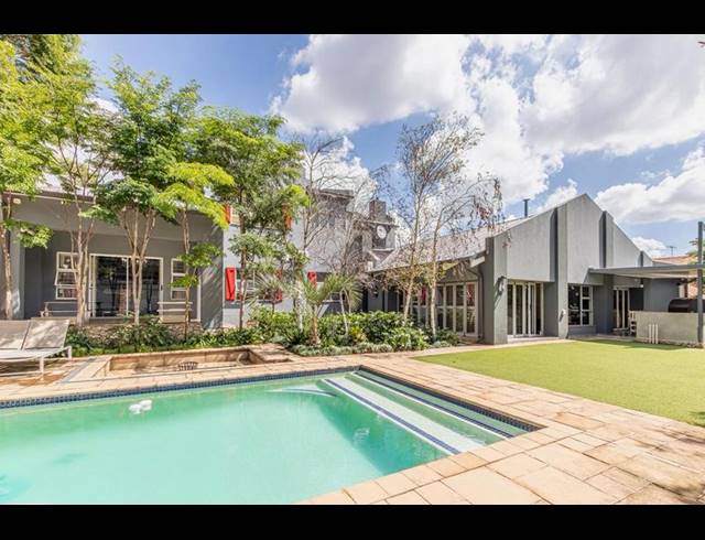 5 BEDROOM HOUSE FOR SALE IN FEATHERBROOKE